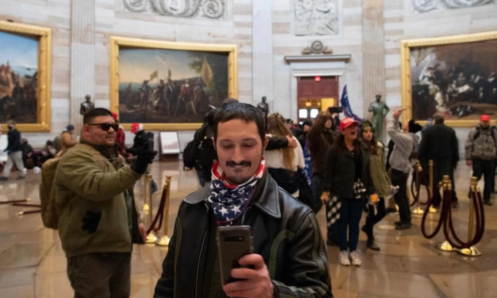 Εισβολή στο Καπιτώλιο: Τέθηκαν σε διαθεσιμότητα δύο άνδρες της αστυνομίας